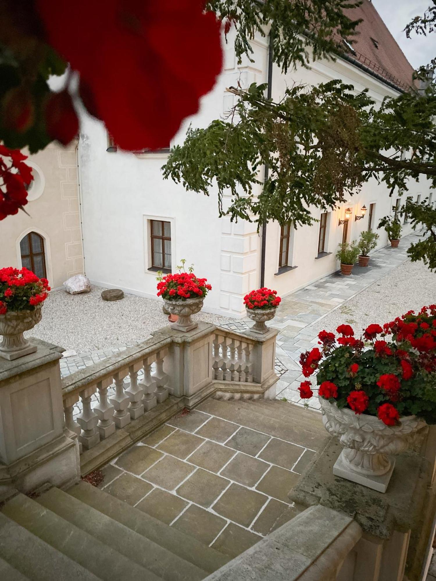 Schloss Thalheim Sankt Poelten Exterior foto