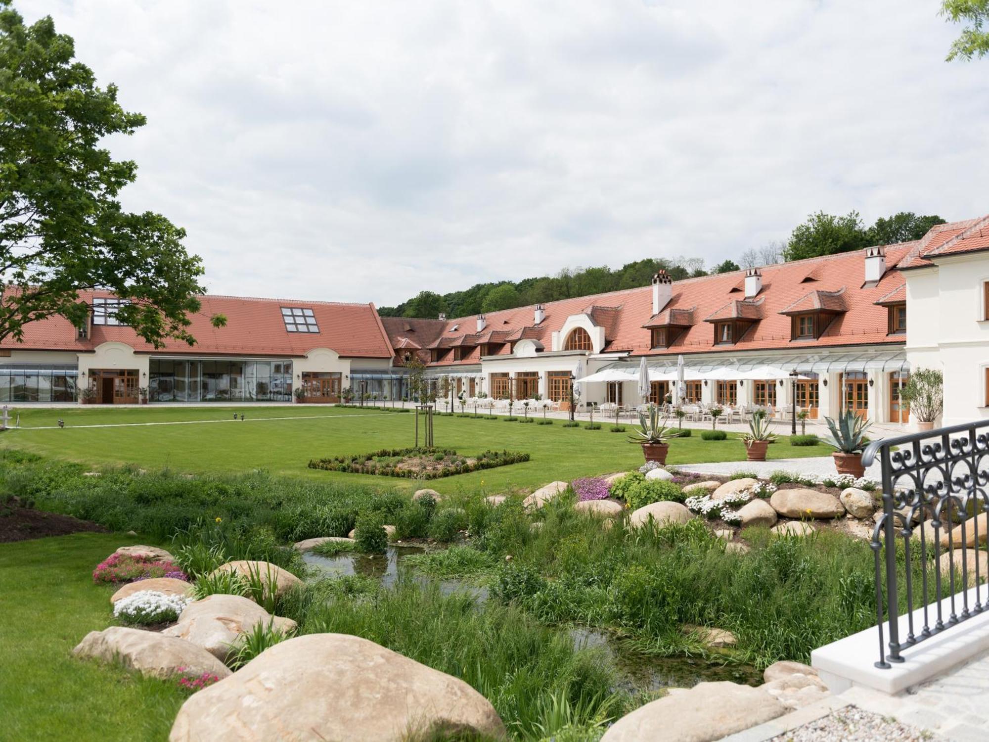 Schloss Thalheim Sankt Poelten Exterior foto